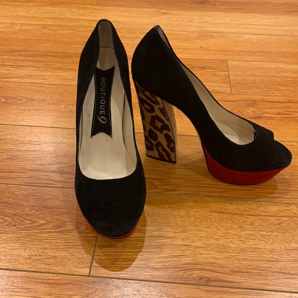 Women’s open toe pump